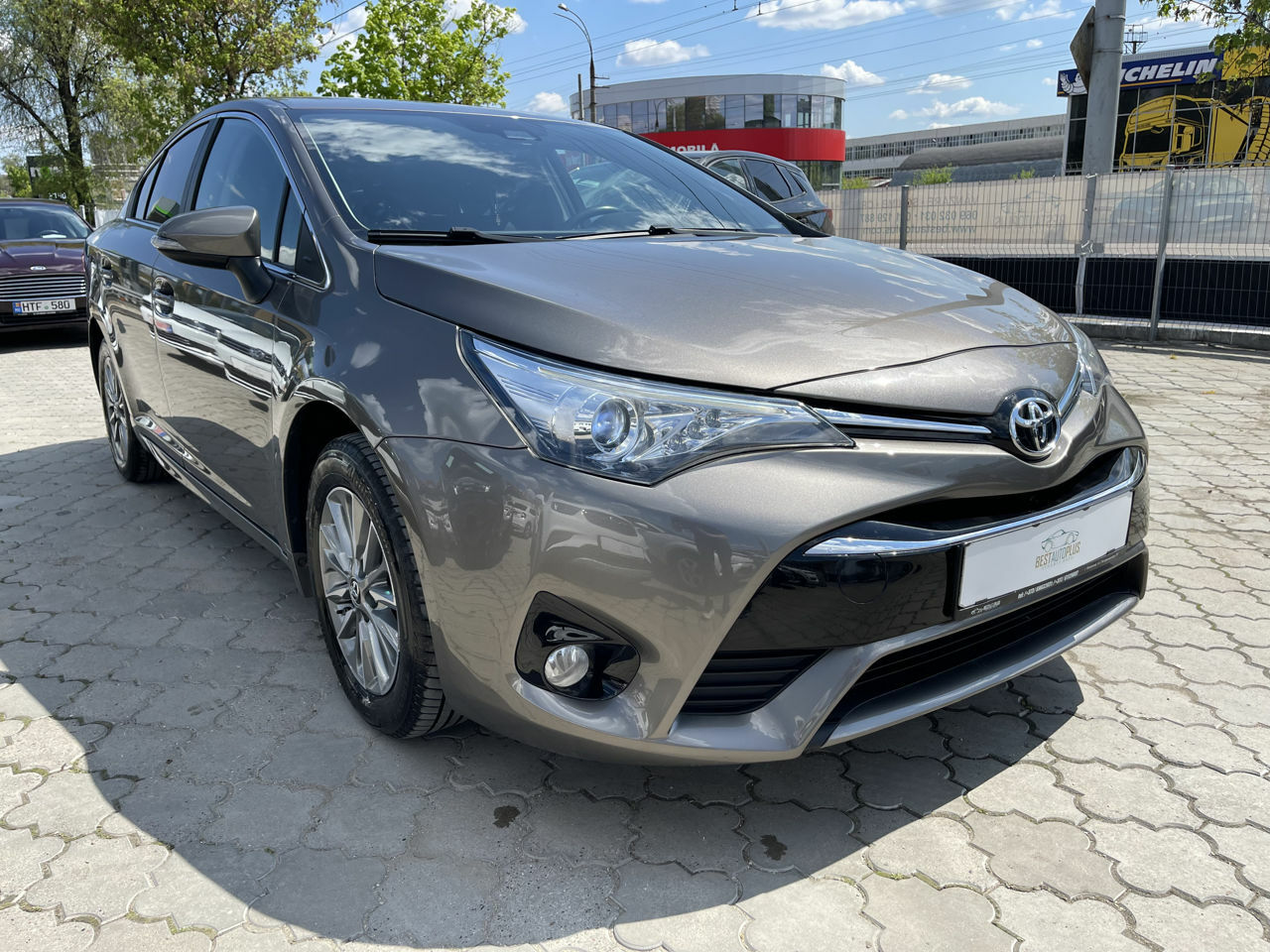 <span style="font-weight: 700;">toyota avensis</span>