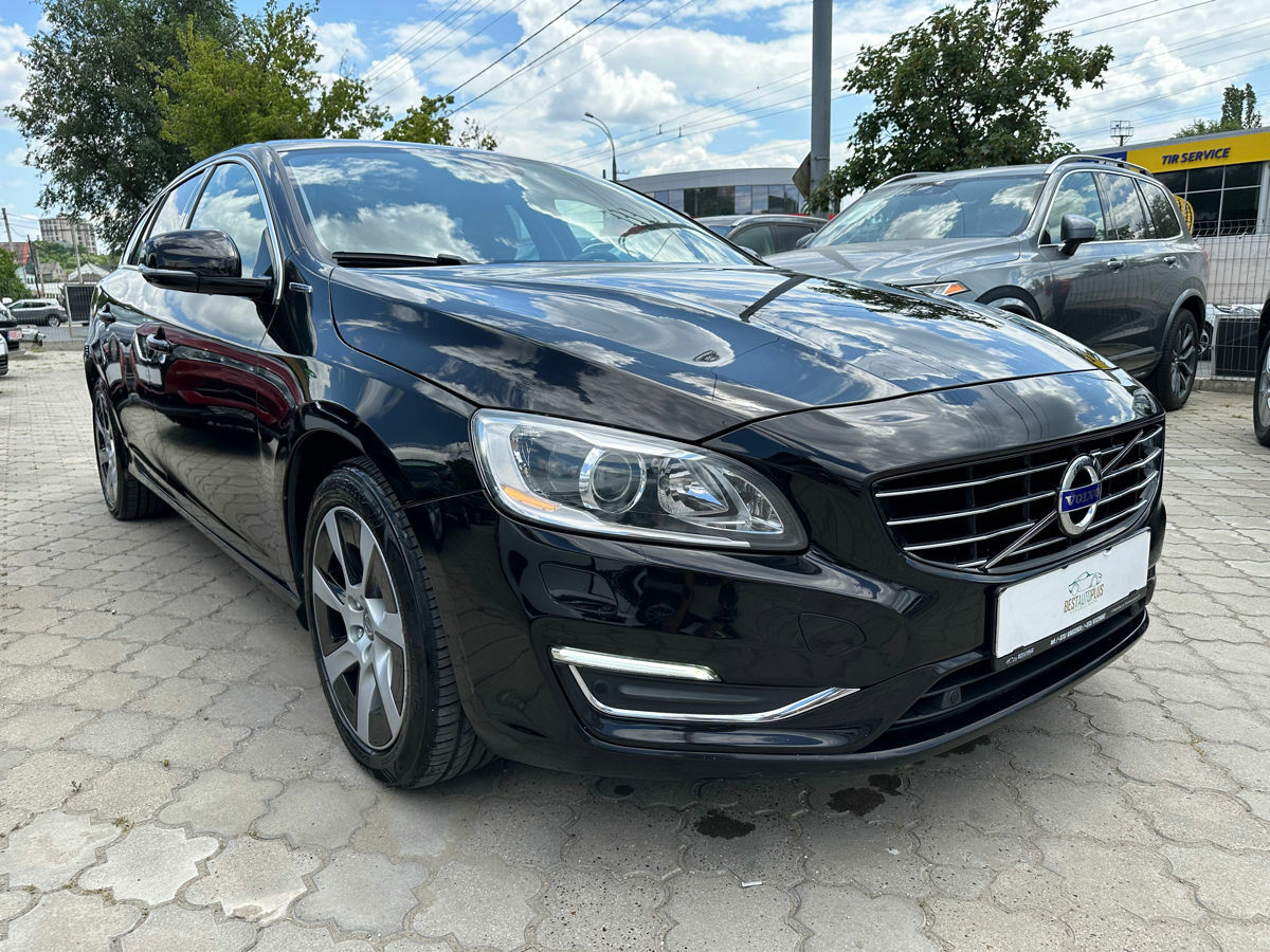 <span style="font-weight: bold;">volvo v60&nbsp;</span>